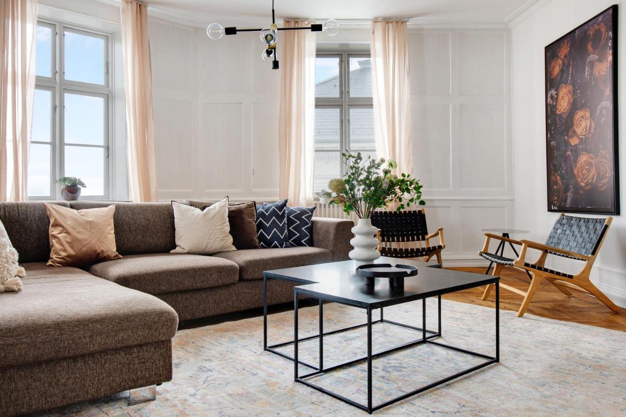 Sanders Square - Spacious Six-Bedroom Apartment Near Amalienborg Kopenhagen Buitenkant foto