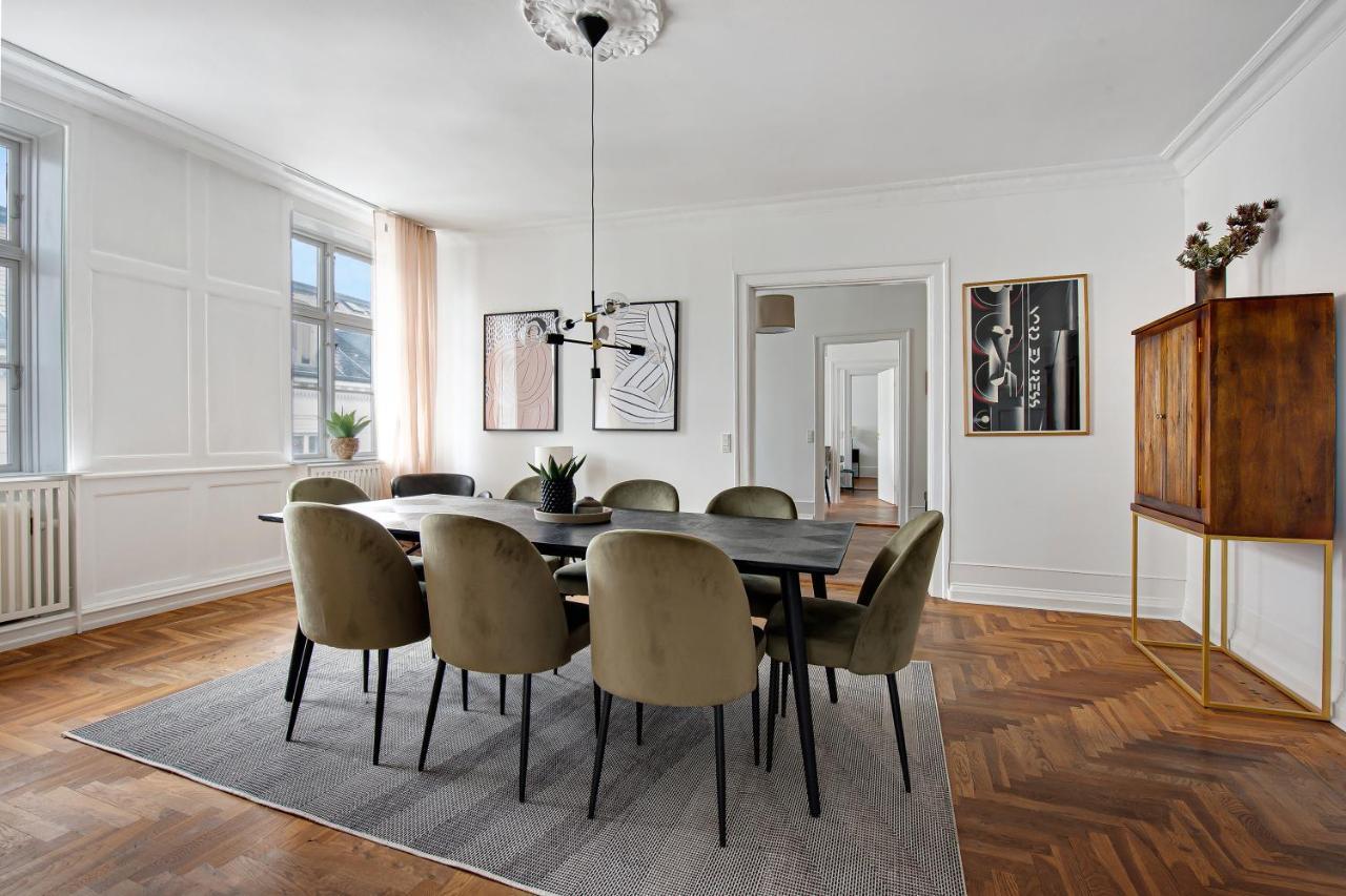 Sanders Square - Spacious Six-Bedroom Apartment Near Amalienborg Kopenhagen Buitenkant foto