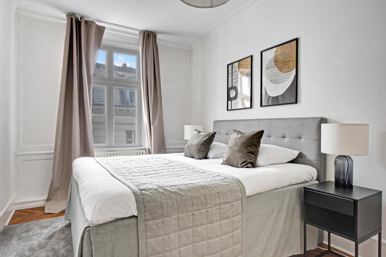 Sanders Square - Spacious Six-Bedroom Apartment Near Amalienborg Kopenhagen Buitenkant foto