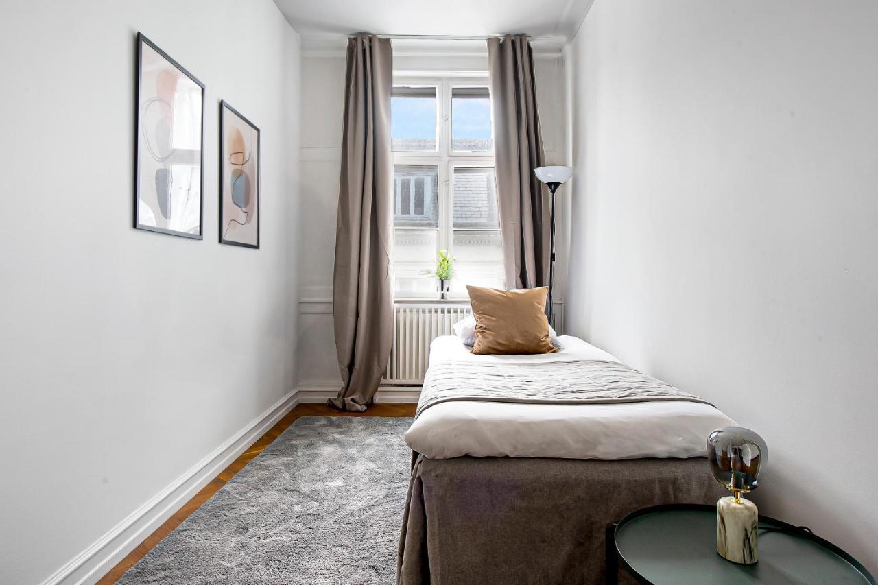 Sanders Square - Spacious Six-Bedroom Apartment Near Amalienborg Kopenhagen Buitenkant foto
